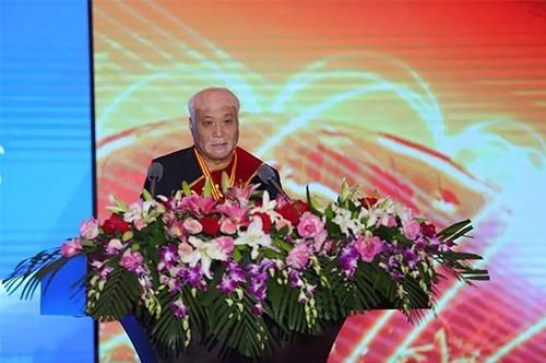 2、曹和平董事長在第二屆全球吉商大會上做精彩發言.jpg