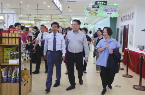 香港中醫藥界代表、香港中醫藥院校師生蒞臨歐亞賣場盛贊歐亞賣場參茸展銷體驗中心